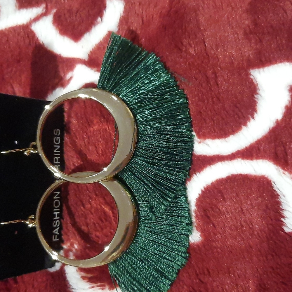 Fashionable statement Earrings - Picture 4 of 4
